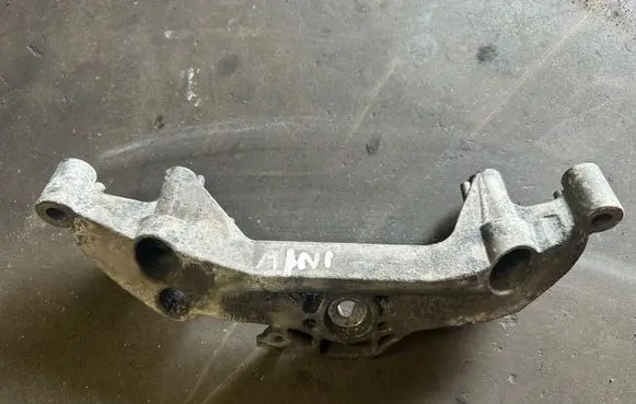 Mini Cooper Hatch Hardtop Engine mounting bracket 6787018