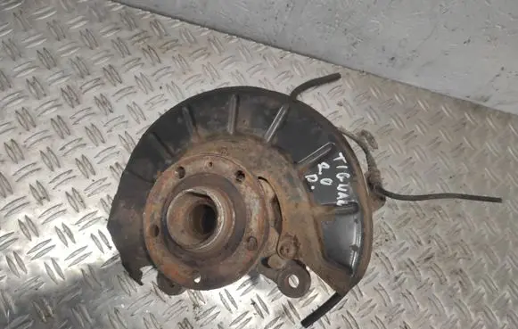 Volkswagen Tiguan Front wheel hub