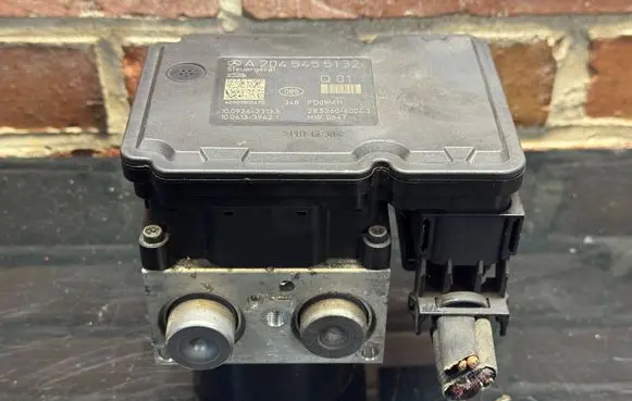 Mercedes-Benz C W204 ABS Pump A2044313712 A2045455132 93119203242