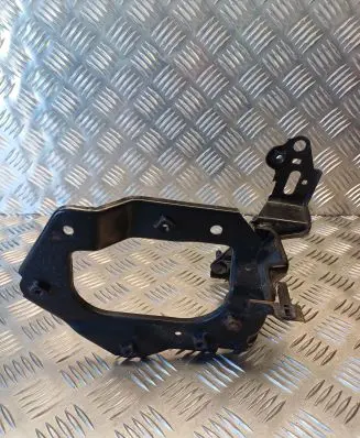 Toyota Avensis T270 Other engine bay part