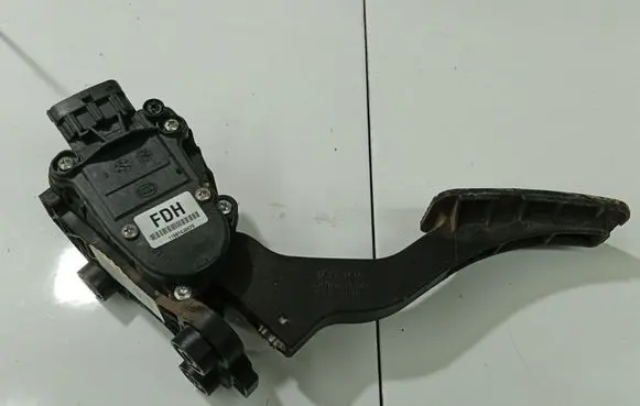 KIA Ceed Accelerator throttle pedal 110816J0070