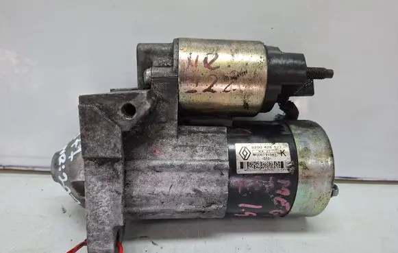 Renault Megane II Starter motor S27612217 8200426577