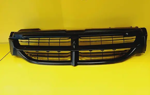 Chrysler Voyager Front grill 04576955