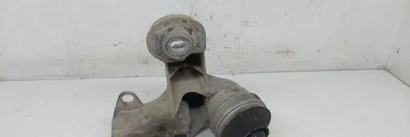Volkswagen PASSAT B5 Engine mounting bracket 4B01993524