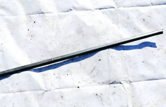 Nissan X-Trail T30 Front door glass trim molding 