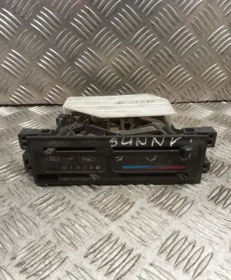 Nissan Sunny Climate control unit