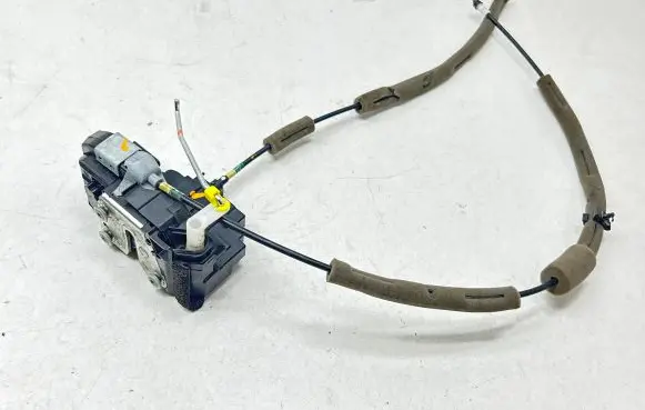 Nissan Pulsar Front door lock
