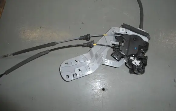 Hyundai Elantra Sliding door lock 