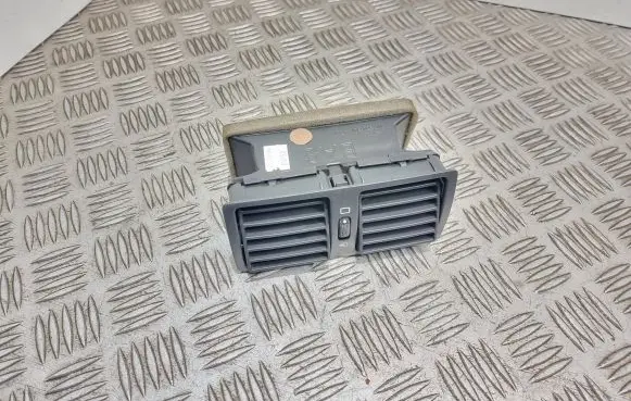 Rear air vent grill