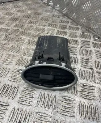 Ford Focus Dash center air vent grill