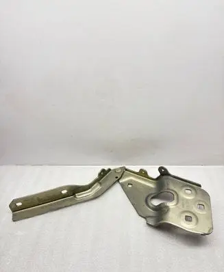 Volkswagen Touareg II Engine bonnet/hood hinges 7P6823302