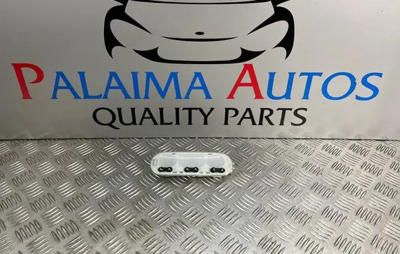 Nissan Juke I F15 Front seat light 8200073234