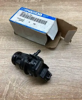 Mazda 6 Windscreen/windshield washer pump GK2A67482 0602104461