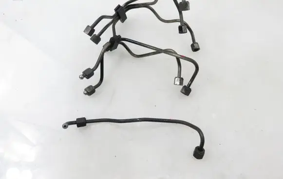 Volvo V70 Fuel injector supply line/pipe