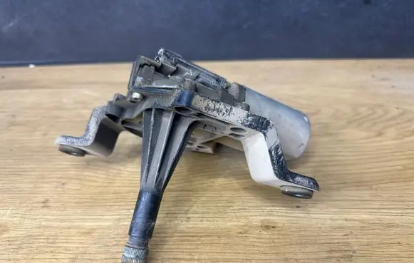 Opel Insignia A Rear window wiper motor 13227418