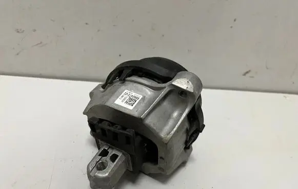 BMW X7 G07 Engine mount bracket 6860472