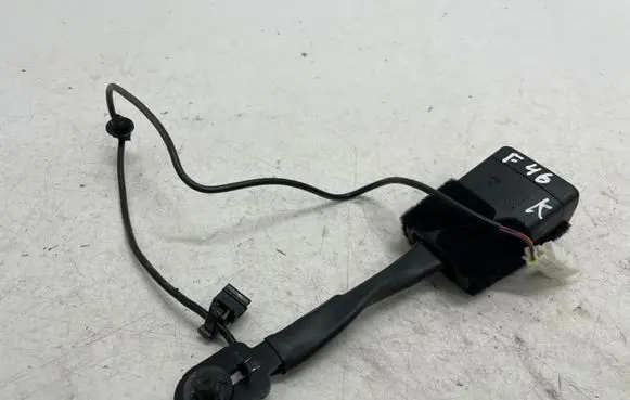 BMW 2 F46 Front seatbelt buckle 7313299