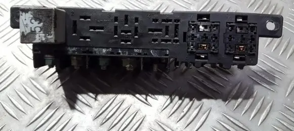 Volkswagen Golf IV Fuse box set 896081000 8l0941822