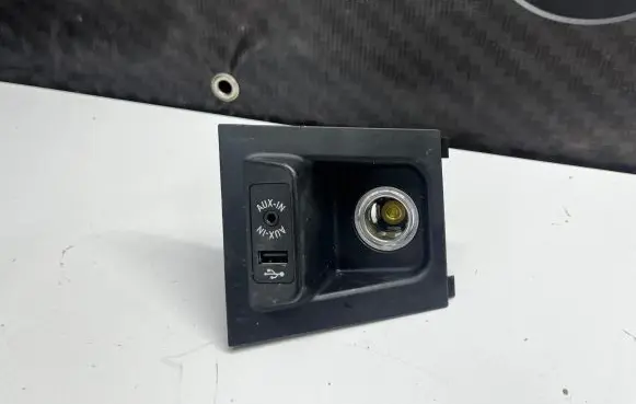BMW X5 F15 AUX in-socket connector 9390526