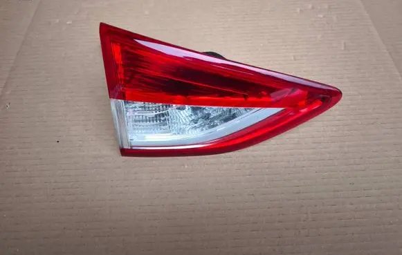 Tailgate rear/tail lights