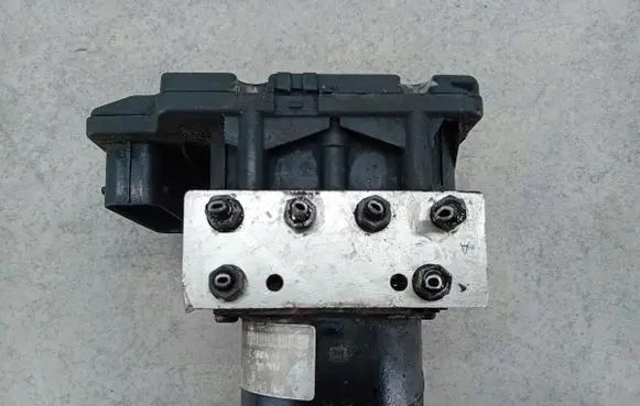 Audi TT Mk1 ABS Pump 8N0907379D