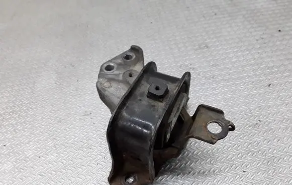 Toyota Yaris Engine mount bracket