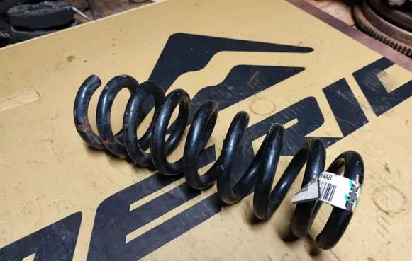 Chrysler 300 - 300C Rear coil spring 04895314AB