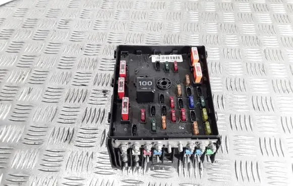 Volkswagen PASSAT B6 Fuse module 3C0937125