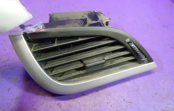 Peugeot 207 Dashboard air vent grill cover trim 9650088577