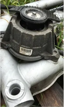 Mercedes-Benz CLS C218 AMG Engine mount bracket A2182400717