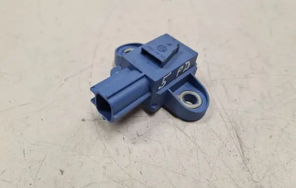 Volkswagen Golf V Airbag deployment crash/impact sensor 1K0955557A