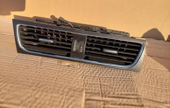 Audi A5 8T 8F Dash center air vent grill 8T1820951C