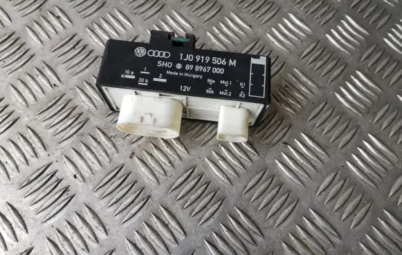 Skoda Fabia Mk1 (6Y) Coolant fan relay 1J0919506M 898967000