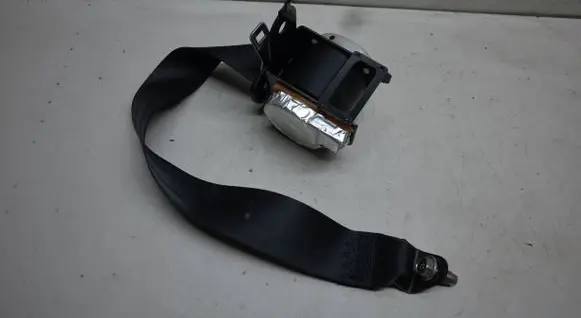 Rear seatbelt