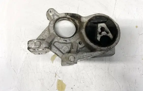 Citroen C4 I Engine mount bracket 81090780