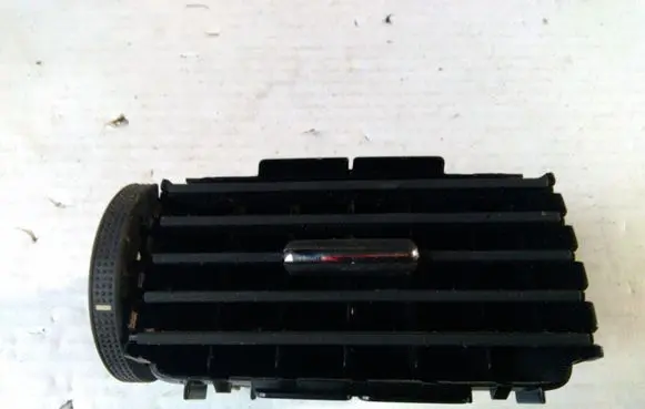Toyota Avensis T250 Dash center air vent grill TSM5512G