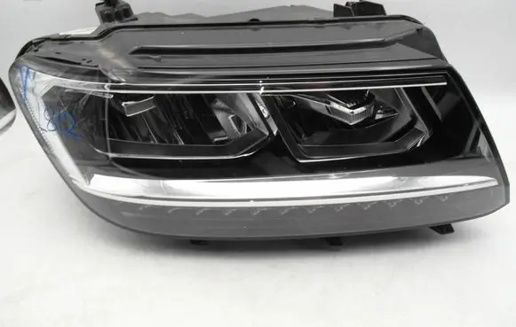 Volkswagen Tiguan Headlight/headlamp 5NB941036B