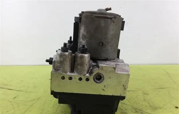 Audi A4 S4 B5 8D ABS Pump 8D0814111