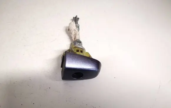 Honda CR-V Front door lock (next to the handle) 