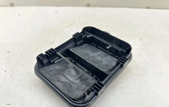 Renault Scenic IV - Grand scenic IV Quarter panel pressure vent 93862182