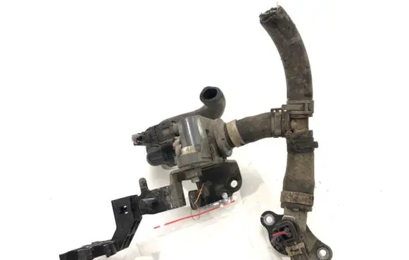 Oil filter mounting bracket