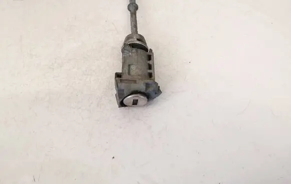 Opel Crossland X Front door lock (next to the handle) 