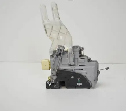 Volkswagen Eos Front door lock 1P2837016