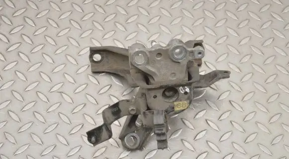 Engine mount bracket