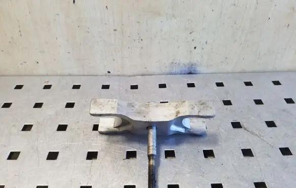 Volkswagen Caddy Fuel Injector clamp holder 03L216AEHH