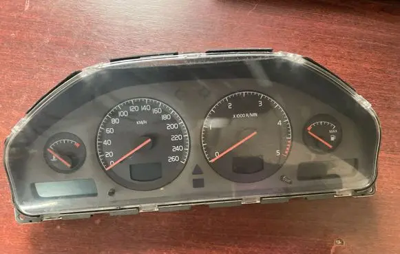 Volvo V70 Speedometer (instrument cluster) 9459821