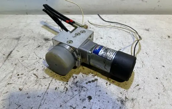 Volkswagen Phaeton Tailgate hydraulic pump motor 3D5827383A 009826 HB70075002