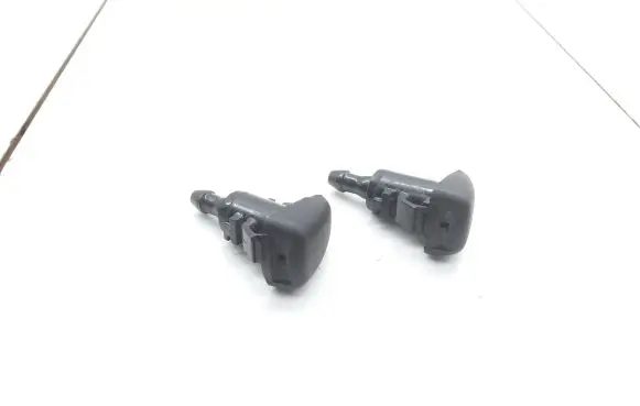 Hyundai Tucson TL Windshield washer spray nozzle 