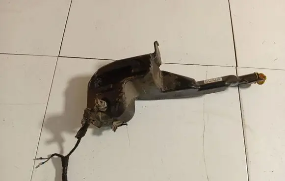 Opel Astra H Windshield washer fluid reservoir/tank 