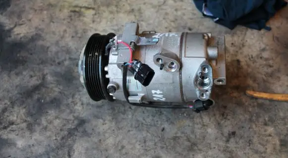 Seat Toledo I (1L) Air conditioning (A/C) compressor (pump) 820803